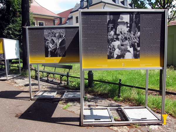 Read more about the article Wystawa „Stulecie urodzin Karola Wojtyły”