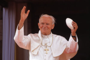Read more about the article Filmowa biografia odc.2: „Jan Paweł II – Papież Modlitwy” –  materiały dydaktyczne dla uczniów i nauczycieli